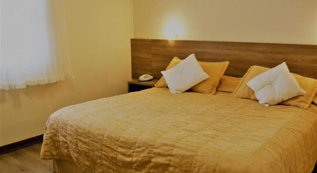 Четырёхместный номер Standard с балконом Hotel Bologna