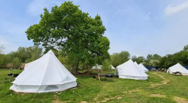 4 Meter Bell Tent - Up to 4 Persons Glamping, Varaa Leirintäalue Telttailu ja glamping kohteessa Merseyside, Leirintäalue