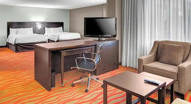 Четырёхместный люкс c 1 комнатой Courtyard by Marriott St. Cloud