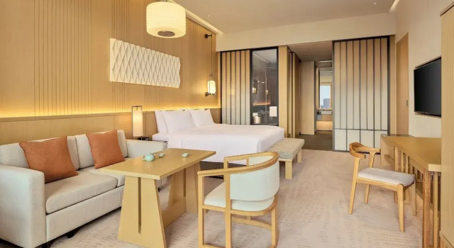 Двухместный номер Deluxe с балконом Secan Hotel Qingdao, Curio Collection By Hilton