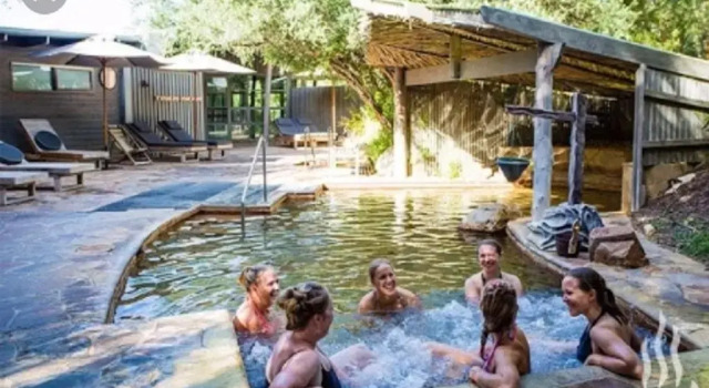 Turquoise Waters B &B -Private Guest suite with massage chair, Book Guesthouse  