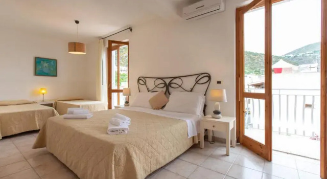 Четырёхместный номер Standard Hotel Amarea