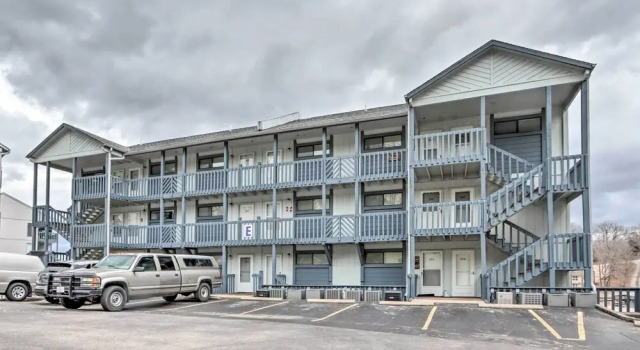 Lake of the Ozarks Views: Osage Beach Condo!, Забронировать Отель Отели в центре Осейдж-Бич, в центре