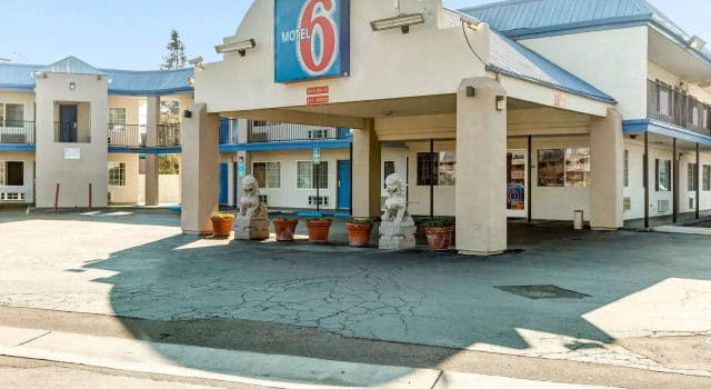 Motel 6 Visalia, CA