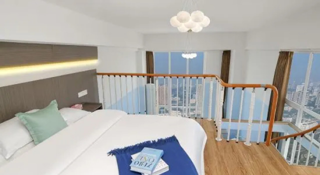 Люкс Kaishang LOFT · Duplex Audio-Visual Homestay (Yantai Zhifu Station)