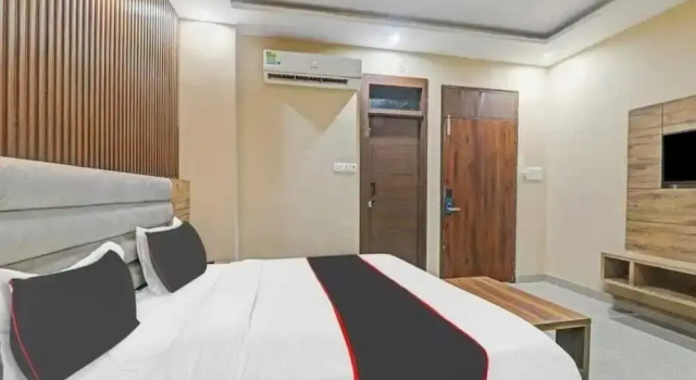 Icyhotels Hl Inn, Забронировать Отель Отели Гомти Нагара с парковкой, Парковка