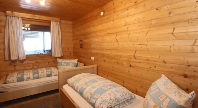 Spacious Holiday Home Near Ski Area in Kaltenbach, Забронировать Дом для отпуска Коттеджи Кальтенбах, рядом с SKiOptimal (Хохциллерталь), Коттедж