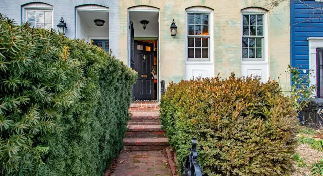 Heart Of Capitol Hill Row House Luxury & Location, Забронировать Отель Отели Вашингтона 3 звезды, рядом с Кэпитал-Саут, 3*