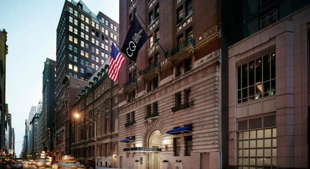 Newly Renovated Rooms at Club Quarters Hotel Times Square, New York, Забронировать Отель Отели Нью-Йорка 4 звезды, рядом с Bergdorf Goodman, 4*