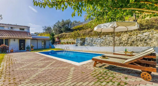 Вилла с 3 комнатами Villa Aloupi