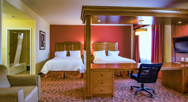 Четырёхместный люкс Hampton Inn & Suites Bastrop