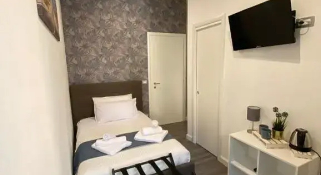 Трёхместный номер Standard с балконом 4 Vatican Rooms
