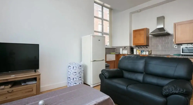 Apartment 33
