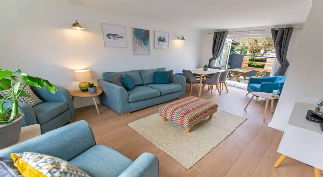Коттедж Oceanside Sleeps 6 Walk to Beach Stylish