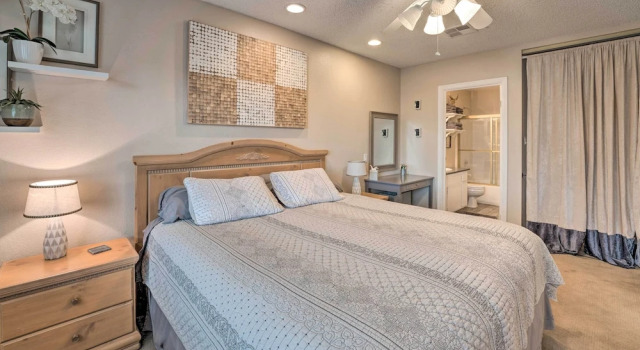 Walk to Beach: Lake Havasu Condo w/ Pool Access