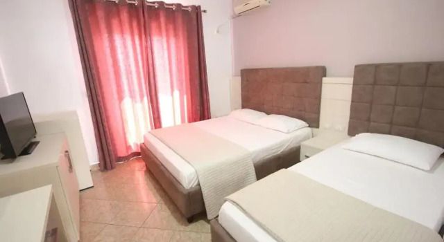 Standardowy trzyosobowy pokój i balkonem Julia Hotel