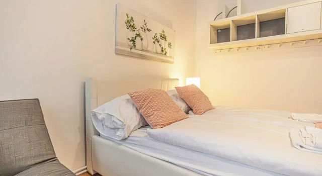 Cozy 2BR City Retreat Central Location, Rezerwuj Apartament Hotele w Wiedeń z parkingiem, Parking