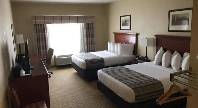 Четырёхместный номер Standard Country Inn & Suites by Radisson, Freeport, IL
