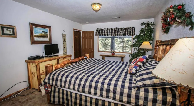 Brett's Surf Retreat 1064 by RedAwning, Забронировать Отель Биг-Бэар-Сити San Bernardino Mountains
