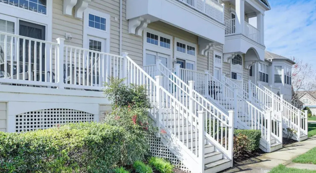 Shared Pool & Bay Access: Ocean View Retreat, Prenota Appartamento Ocean View Delaware