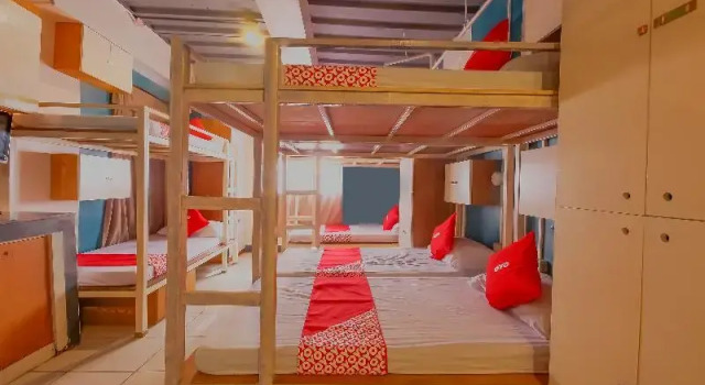 Номер Standard RedDoorz at Crowne One Condo