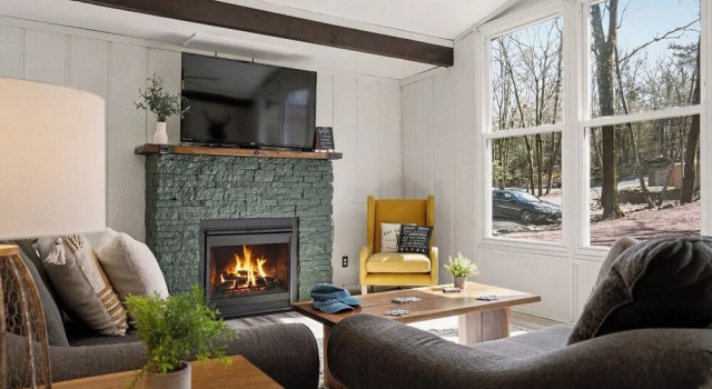 Estates Drive by Avantstay Pocono Cabin + Deck + Firepit Near Big Boulder & Jack Frost, Забронировать Дом для отпуска Озеро Хармони Пенсильвания