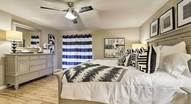 Bright n Breezy Waterfront Lake Granbury Getaway!