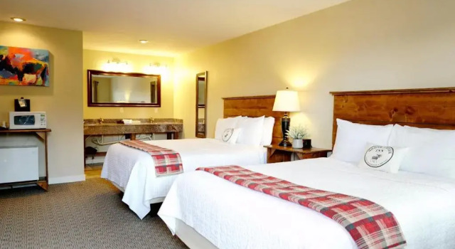 Четырёхместный номер Standard Moose Creek Inn