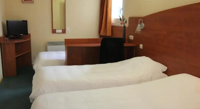 Трёхместный номер Standard Adams Hotel