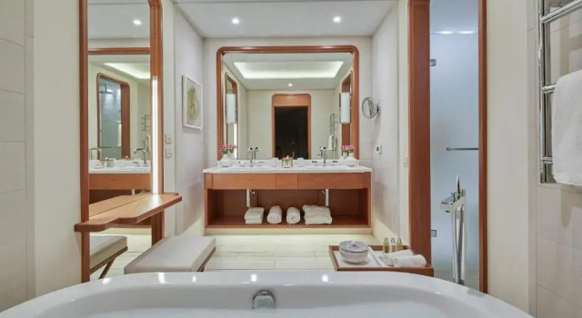 Двухместный номер Premium с видом на горы Regent Porto Montenegro