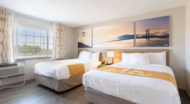 Четырёхместный номер Standard Days Inn by Wyndham Red Bluff