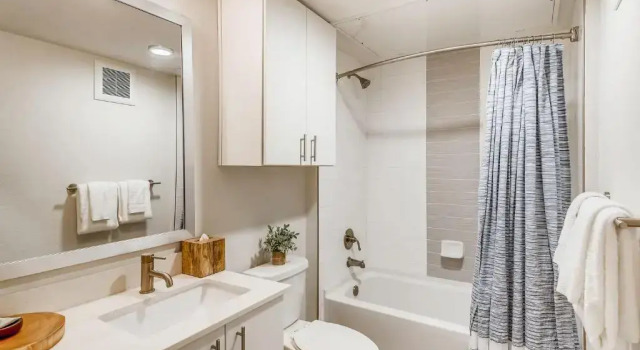 Студия Sentral East Austin at 1630 E Sixth