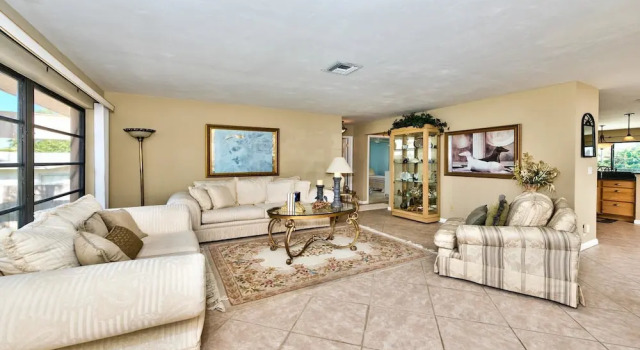 Sirena Waterfront 3 Bedroom Home by NFVH, Book Feriehus Villaer i North Naples, Villa
