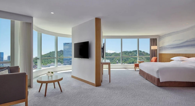 Полулюкс Crowne Plaza Zhuhai City Center by IHG