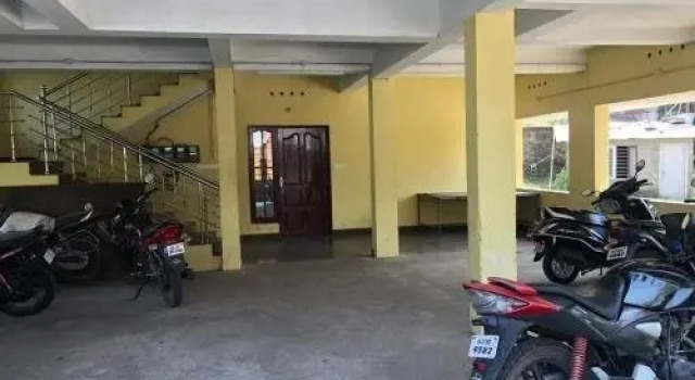 Gents Hostel, Prenota Ostello Eramalloor Kerala