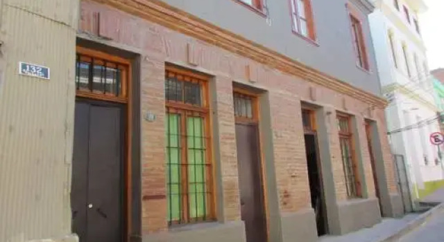 Hostal Clanaste, Забронировать Отель Вальпараисо область Вальпараисо, рядом с Terminal de Buses Valparaiso