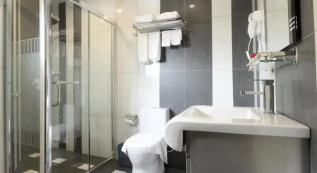 Номер Deluxe Mandarin Hotel Kota Kinabalu