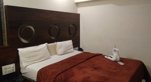 Hotel Restinn, Rezerwuj Hotel Hotele w Surat z parkingiem, Parking