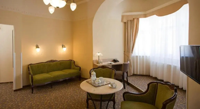 Люкс Barokk Hotel Promenád