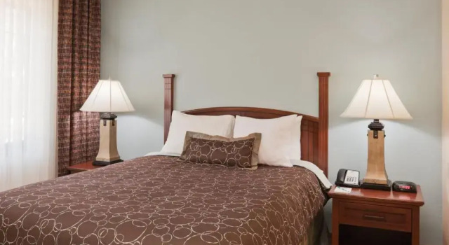 Двухместный люкс Staybridge Suites Lafayette by IHG