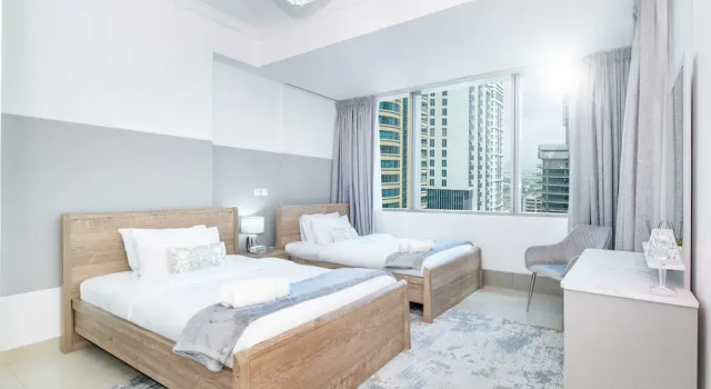LUX The Marina Ocean View Suite 4, Забронировать Отель Аль-Суфух , рядом с Jumeirah Palm Tram Station