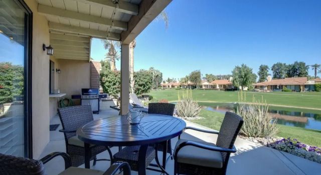 Golf Resort Getaway w/ Pool Access in Palm Desert, Забронировать Курортный отель Курортные отели Палм-Дезерт, рядом с Парк Палма-Виллидж, Курортный отель