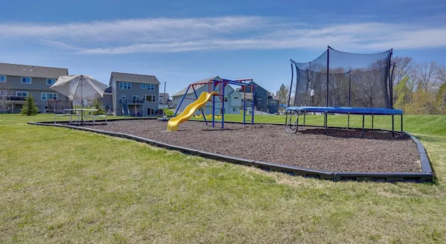 Коттедж с 6 комнатами с балконом Expansive Retreat on 5 Acres in Shakopee!