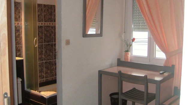 Wills Hotel, Book Hotel Hotels in Narbonne with Parking, Parking