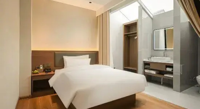 Mile Shiyue Boya Hot Spring Hotel ((Huquan Ecological Garden Huquan Banshan Hot Spring Shop)), Book Hotel Hotels in Miyang with a Pool, Swimming Pool