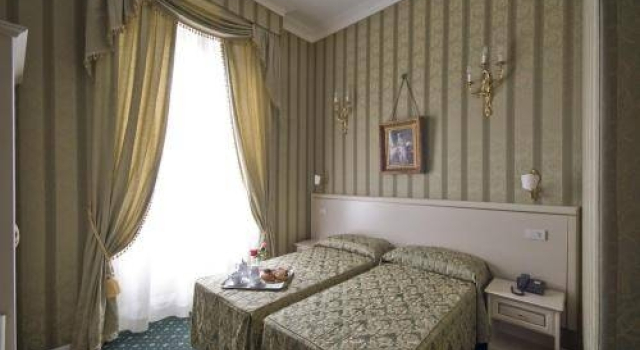 Domus Borgognona, Забронировать Отель Отели Лацио с бассейном, Бассейн