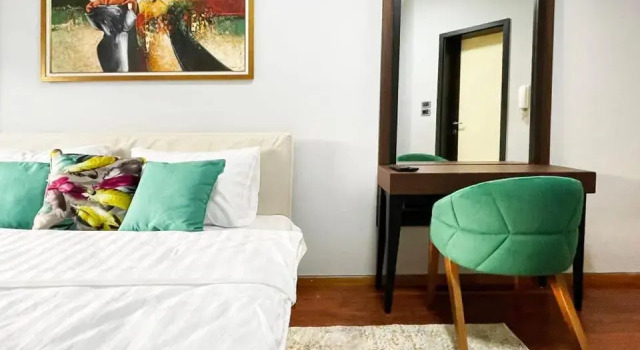 He-Ra Apartment 4