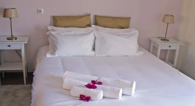 AHO Guest House, Book Pension Charneca Lissabon