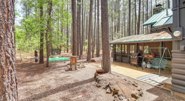 Коттедж Furnished Patio & Fire Pit: Pinetop Cabin