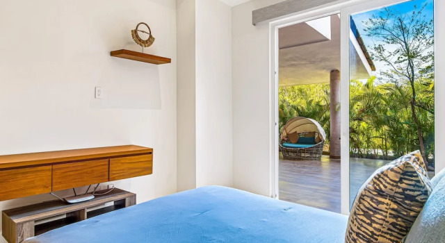 Peaceful Modern Condo With Rooftop Pool, Washer-dryer and Fitness Room